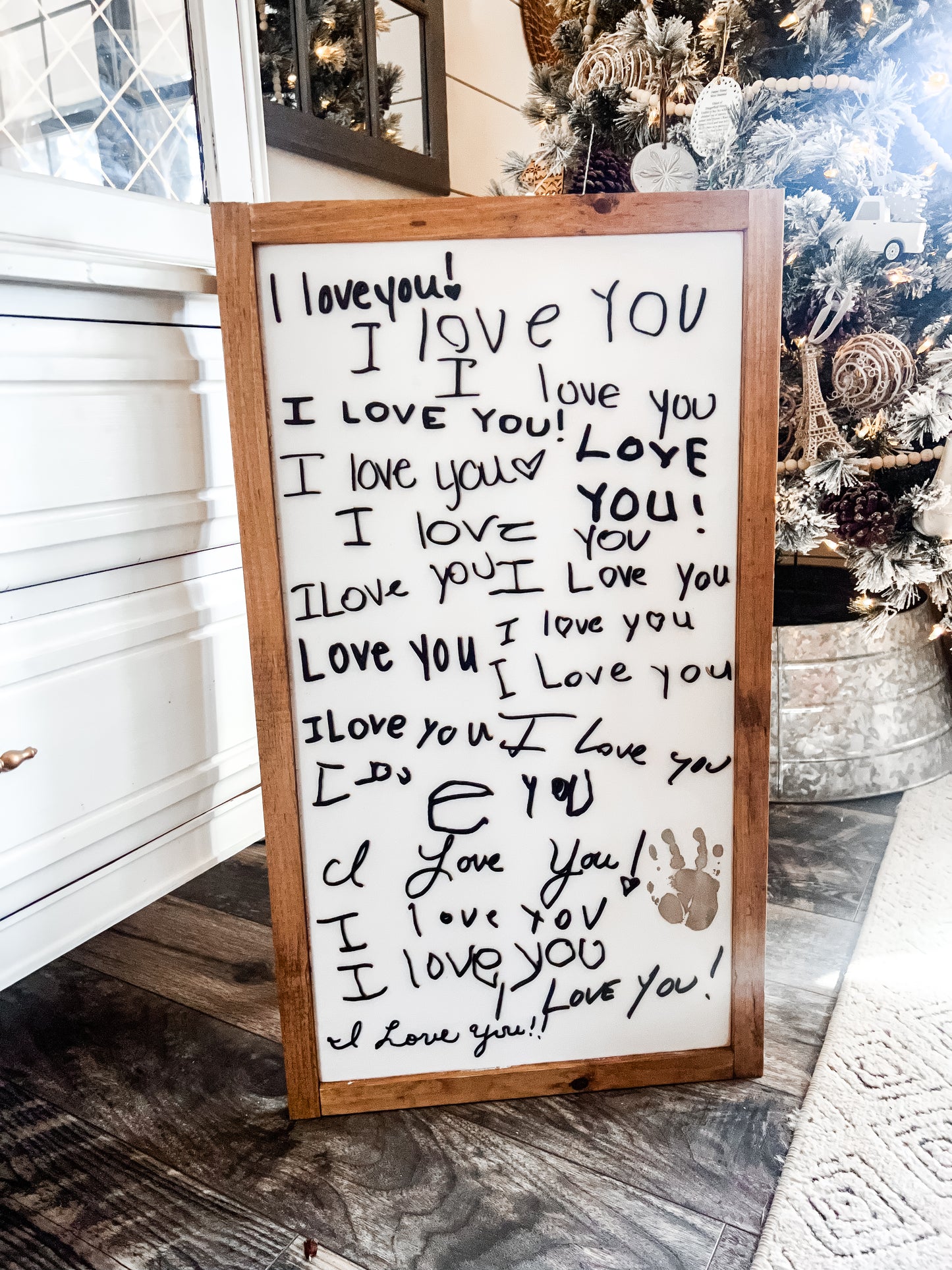 Handwritten I love you’s sign